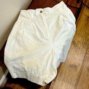 Rafaella brand Women Linen Cotton blend White Pleaded Classic Summertime Shorts!